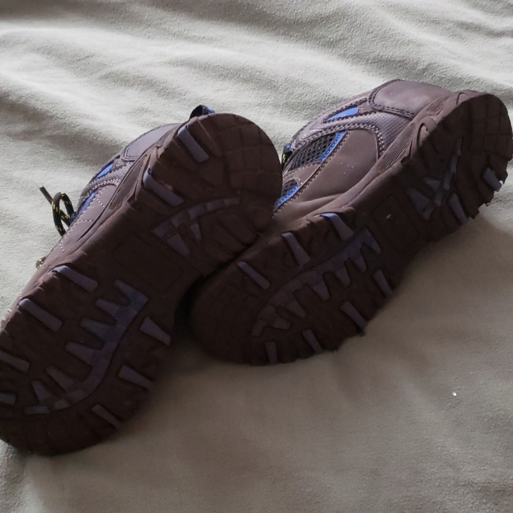 Rugged outback hiking sneakers - Picture 2 of 8
